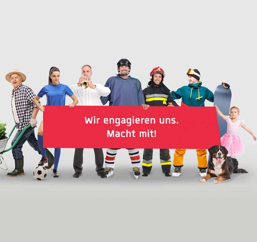 Gruppe von Menschen mit verschiedenen Tätigkeiten hält ein rotes Banner «Wir engagieren uns. Mach mit!» – benevol-jobs.
